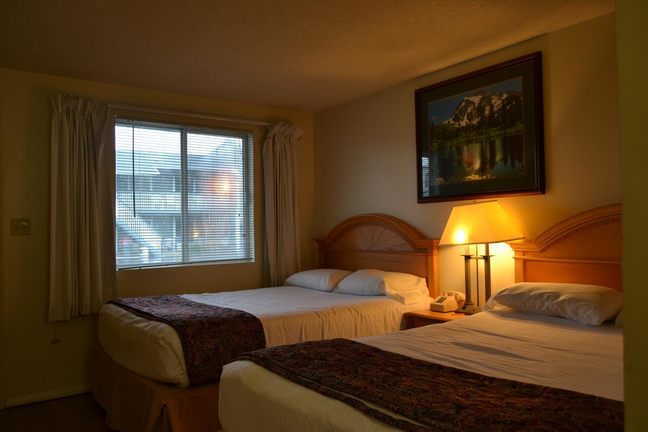 The Ship Motel Alexandria Bay Exterior photo