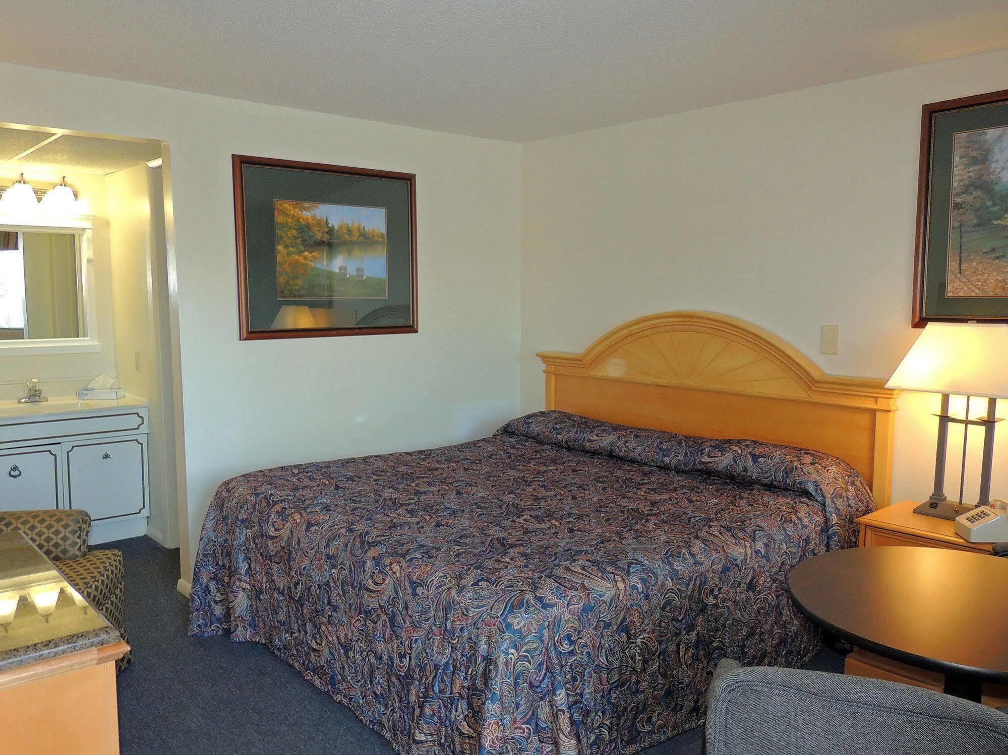 The Ship Motel Alexandria Bay Exterior photo